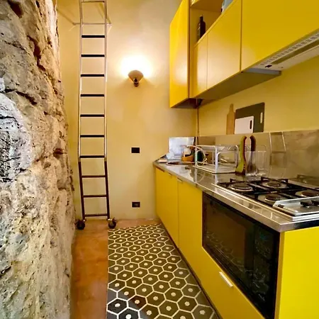 Abbraccio Etrusco Daire