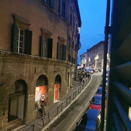 Daire Abbraccio Etrusco *